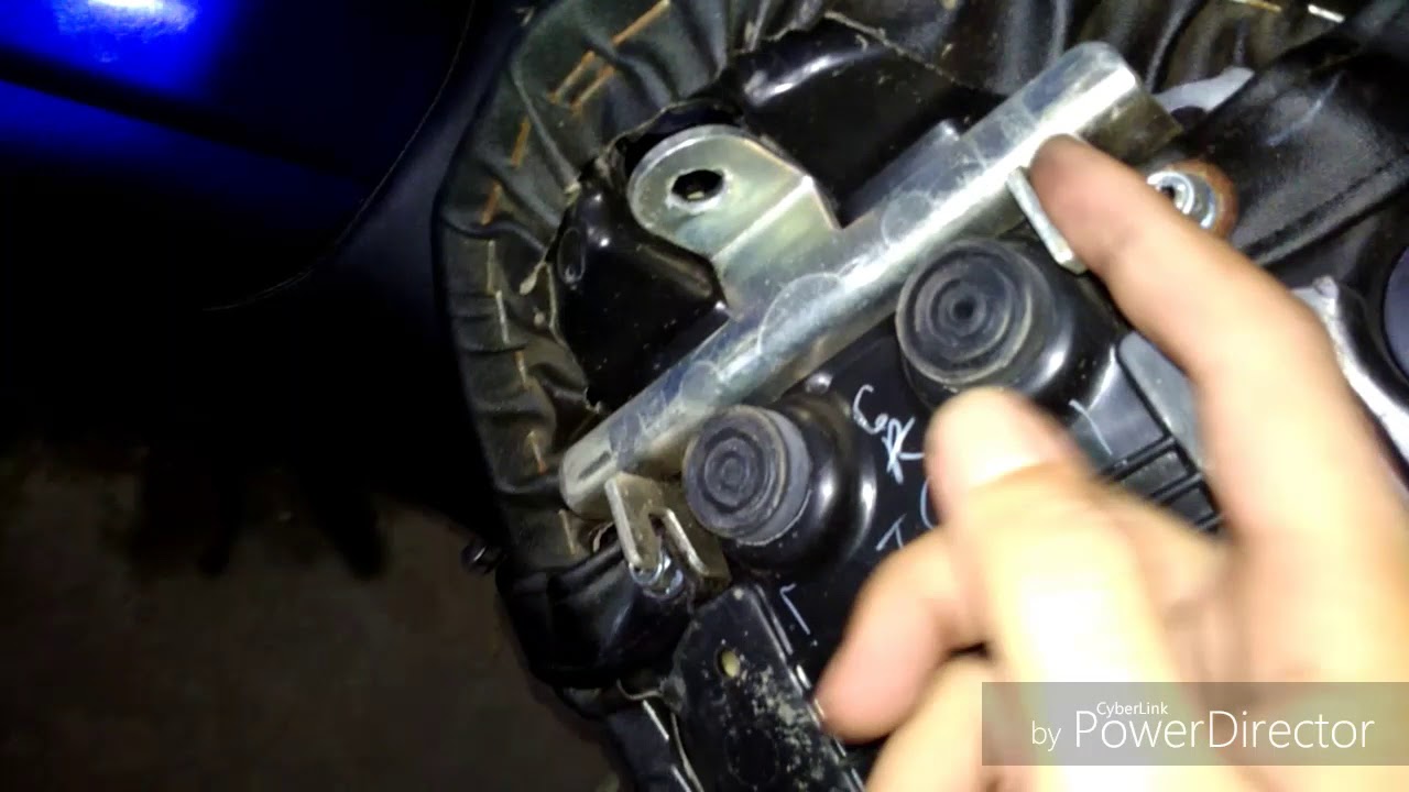 Cara buka jok belakang r15 v3 - YouTube