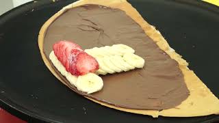 Nutella fruit crepe with whipped cream - korean street food\/Comida de Rua Coreana (CREPE DE NUTELLA)