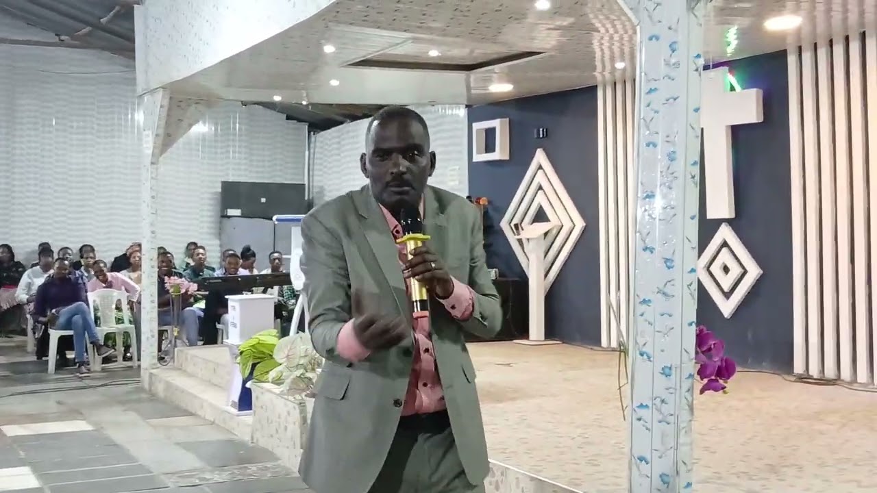 Rev ALEX  AVUZE KURI DAWiD 