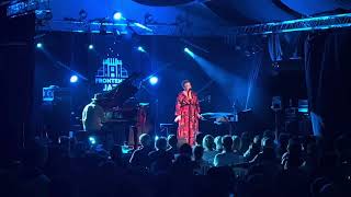 🎵 Kaz Hawkins performing live at Frontenay Jazz Festival - One More Fight (piano/voice duo) Resimi