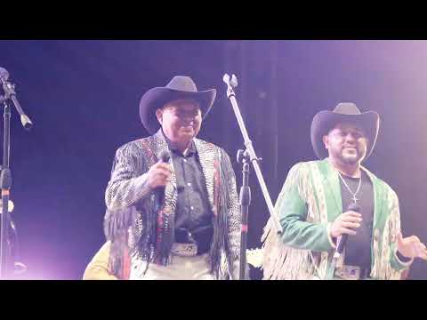 3 - Si Tu Boquita Fuera - Banda R-15 del Korita González en vivo desde Pico Rivera