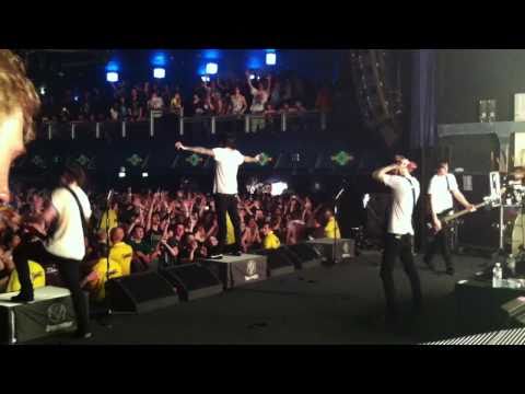 Bring Me The Horizon - Chelsea Smile (Birmingham O2 Academy 28/4/2011)