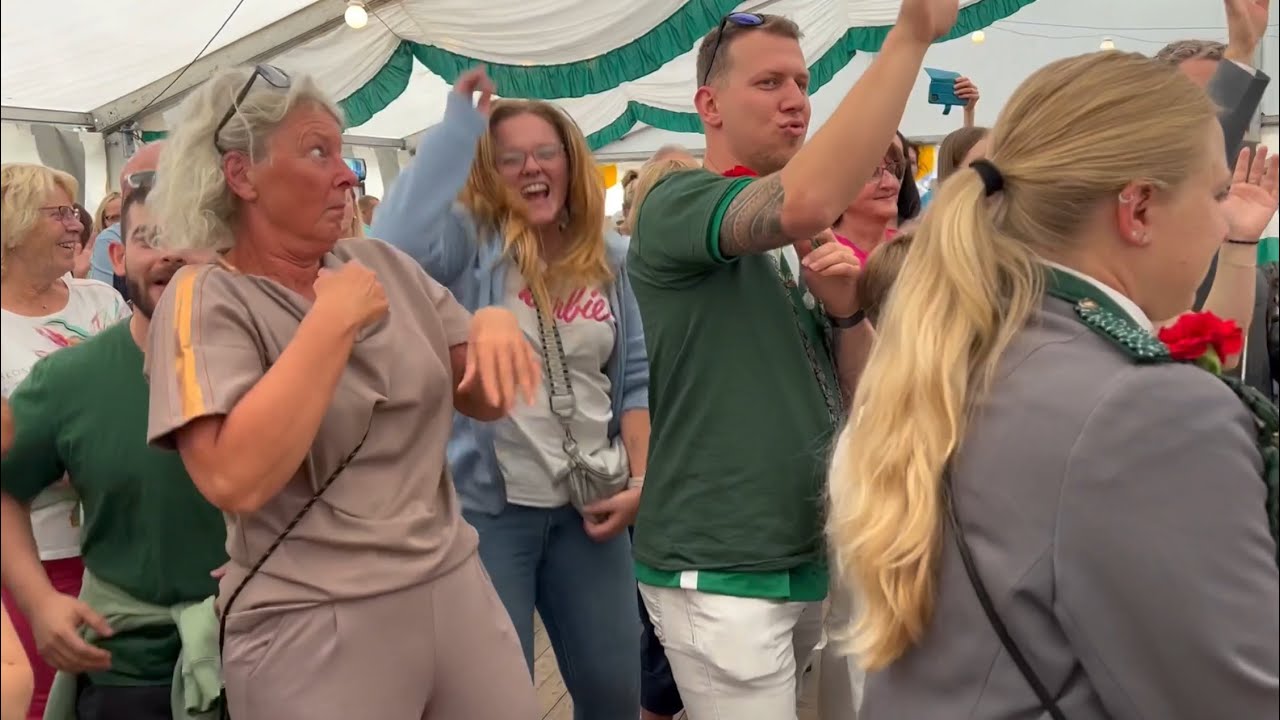 Fanfaren-Corps Laatzen - PARTY IM FESTZELT