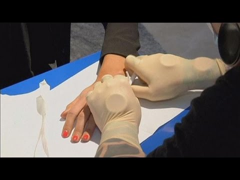 Βίντεο: Πώς να κόψετε μοριοσανίδες χωρίς τσιπ; Πώς να κόψετε σωστά την πλαστικοποιημένη μοριοσανίδα με ένα κυκλικό πριόνι και ένα πριόνι με τα χέρια σας