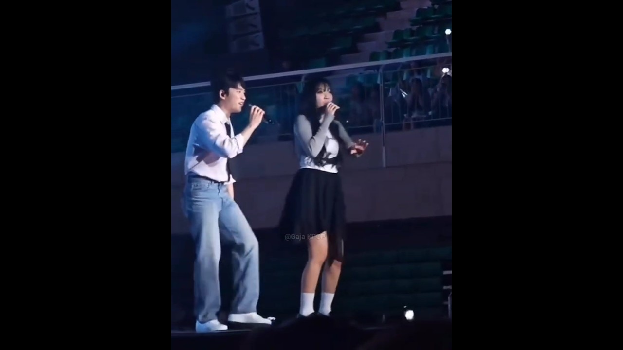 Young Ji is very shy with Kyungsoo || "Small girl" ft. D.O live performance