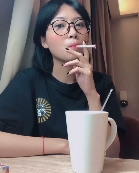 cewek merokok terbaru 2021 || story wa cewek merokok