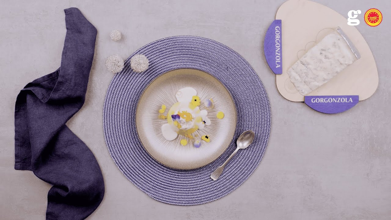 サフランのパンナコッタ ゴルゴンゾーラDop & オレンジソース添え