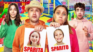 MATTIA E GIORGIA È SCOMPARSA IN GITA AL PARCO GIOCHI CON TUTTI I NOSTRI AMICI E NON LA TROVIAMO PIÙ!