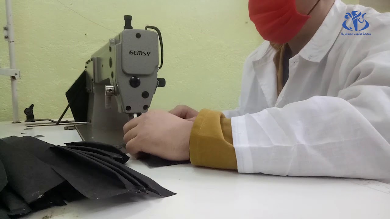 تيزي وزو: سجناء يشاركون في مكافحة تفشي وباء كورونا بإنتاج الكمامات