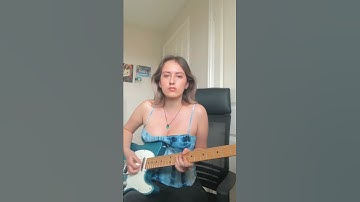 Mimi plays blues riff (Original)