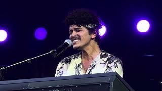 Video thumbnail of "Leave The Door Open + Nahihiya Ako! [Bruno Mars Live in Manila 2023]"