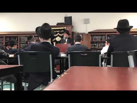 Rabbi Wilhelm speaking at Lubavitch Mesivta of Chicago