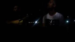 martıların kanadında uçur beni..