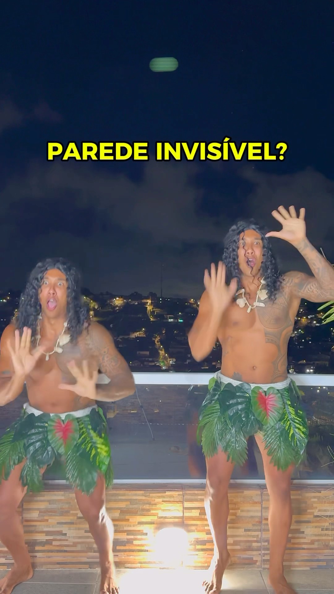 Mano uma parede INVISÍVEL! #trend #funnymemes #challenge #maui #shorts #short