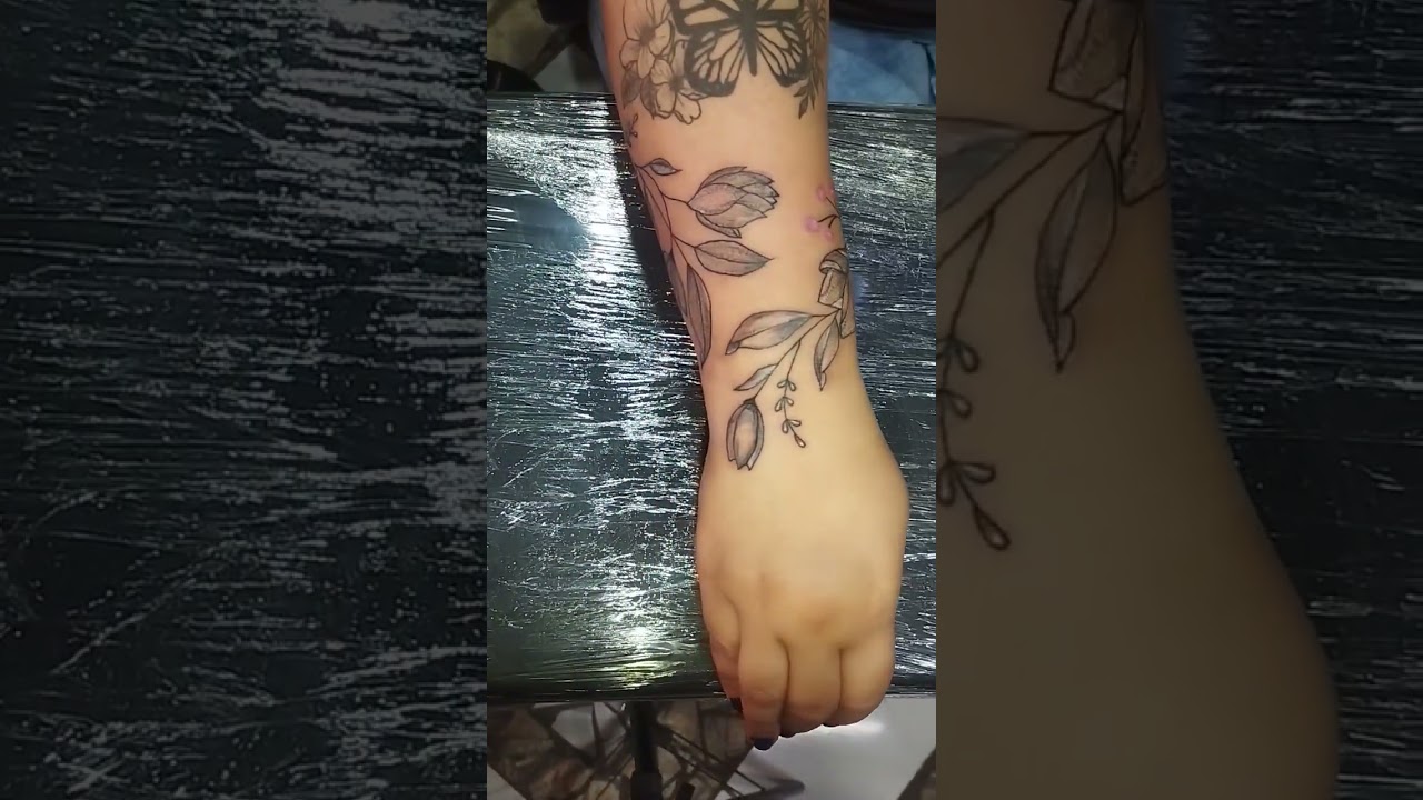 floral.By:império tattoo