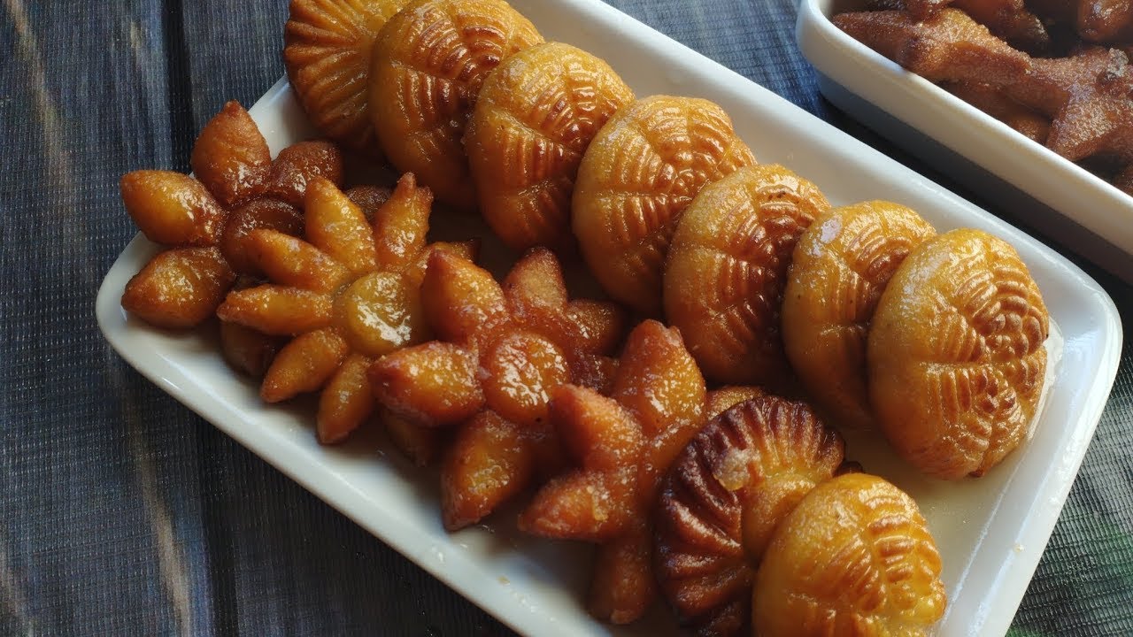 নারকেলের পাকন পিঠা। নারিকেল দিয়ে তৈরি মজাদার রসালো নারকেলি পাকন পিঠা।COCONUT PAKON PITHA RECIPE