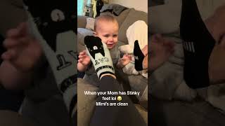 Toddler Sniffs Socks And Reacts Hilariously - 1503719