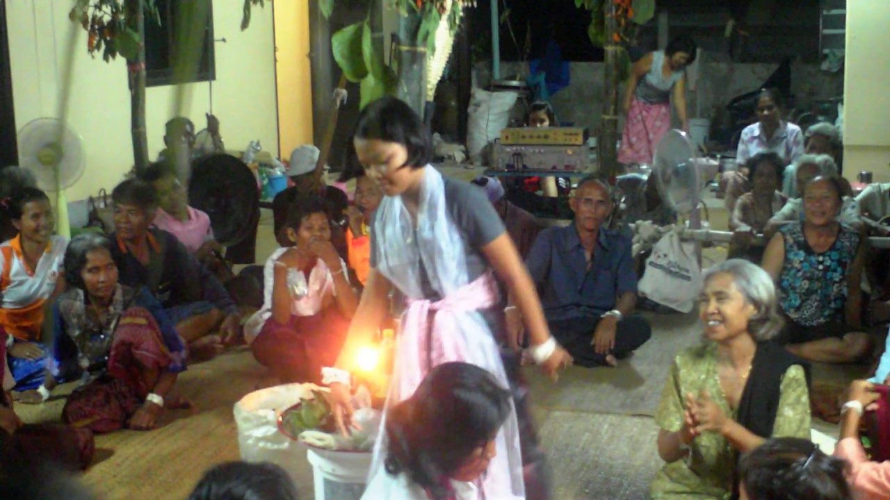 พิธีกรรมความเชื่อของชนเผ่าเขมร
รำแม่มด,มะม็วด