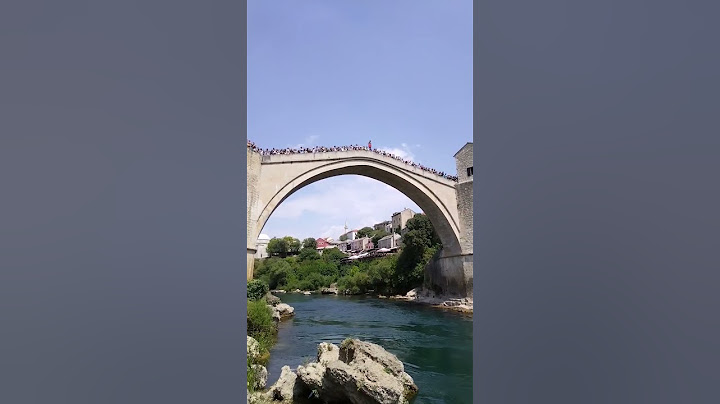 Mann springt von einer 30m hochen Brücke. 😱😱