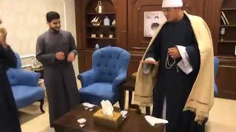 خفه دم قارئ العالم الأول موقف نادر