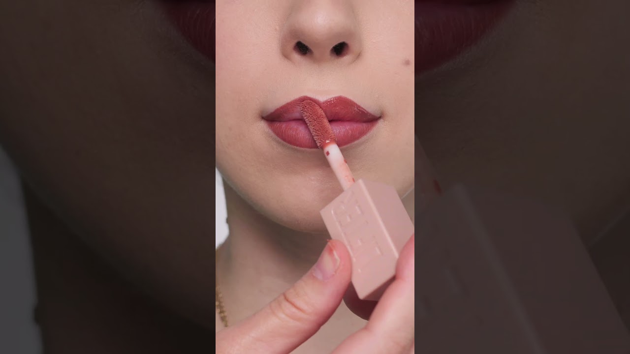 Glossy Lip look using Maybelline lifter liner in Player and Maybelline Lifter Gloss in Stone