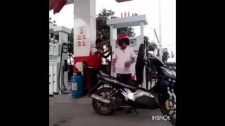 Perkelahian hebat kejadiannya di pom bensin,..,!!!Ngeri Bossss.....