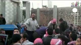 Syrian tanks shell towns across the country