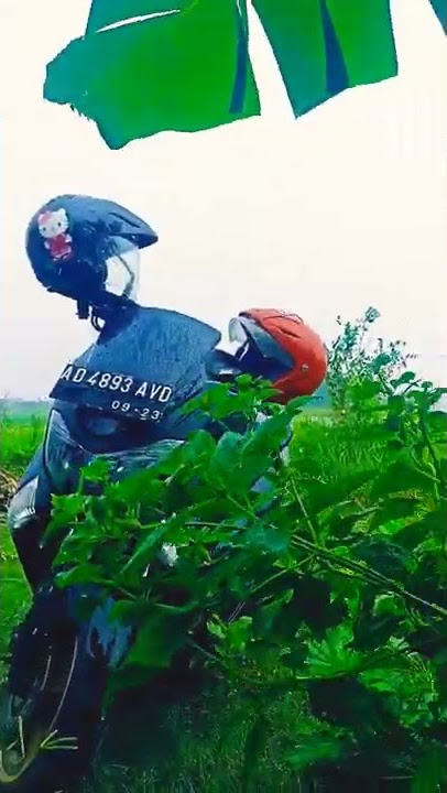 ujan' gaes,, makan sarimi kuahnya air hujan😂😂 #shorts