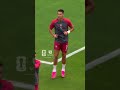 🙌 Cristiano Ronaldo y el aliento para los hinchas mientras realizaba la entrada en calor 🇵🇹