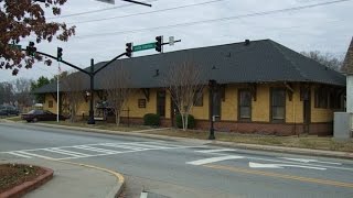 HAPEVILLE ,GEORGIA~ TRAIN DEPOT AND WISHING WELL