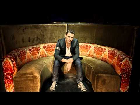 02 Tiësto - Chasing Summers (Original Mix)  [Club Life Vol. 2 Miami (Deluxe Version)