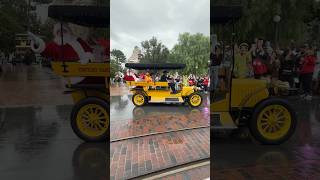 Disneyland Holiday Rainy Day Cavalcade ￼