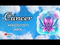 CÁNCER♋NO TE SUELTA, TE ESPÍA Y NO ES EL ÚNICO🌸ABRIL