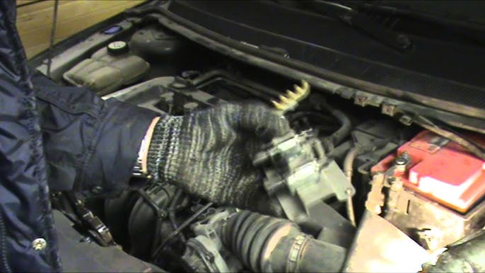 Бейнедегі киіммен жұмсақ секс БДСМ: Бір киска, Үш Дикс