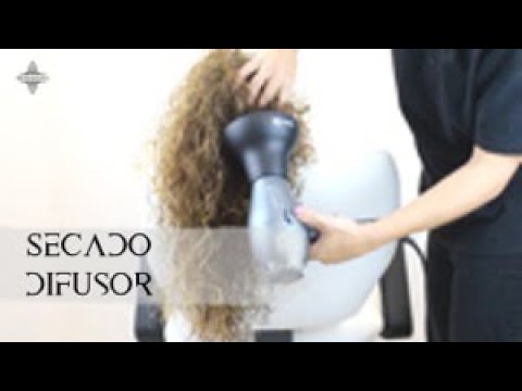 COMO USAR UN DIFUSOR PARA SECAR EL CABELLO RIZADO 