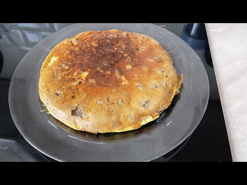 Омлет из перепелиных яиц с мясом.