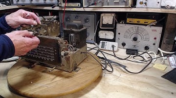Rogers 11RA651 Shortwave Radio Video #27 - Buttoned Up