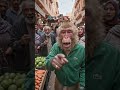 كاردوش كيعيط بصوت عالي فوسط الزنقة