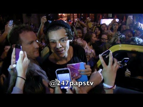 Harry Styles Climbs back into his hotel in NYC (07-01-13)