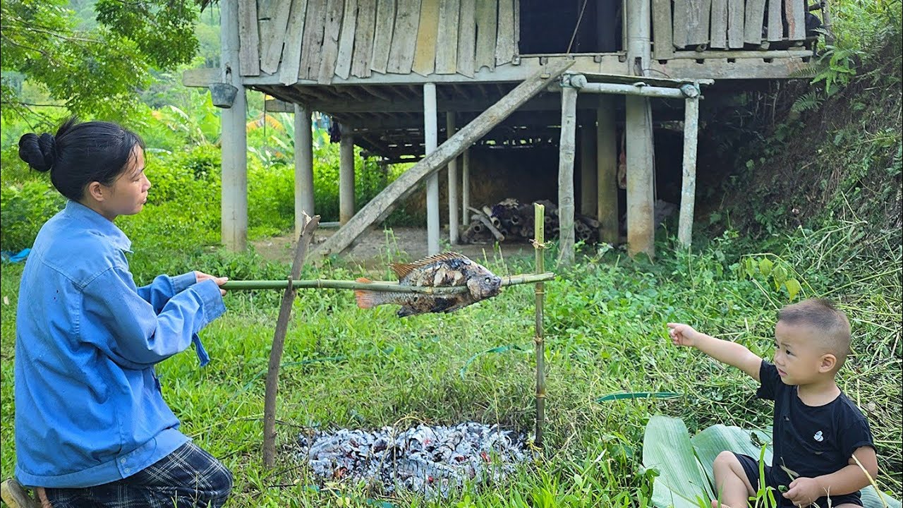 Poor single mother - Struggling to raise an 18-month-old child in the deep forest || Ly Tieu Mei