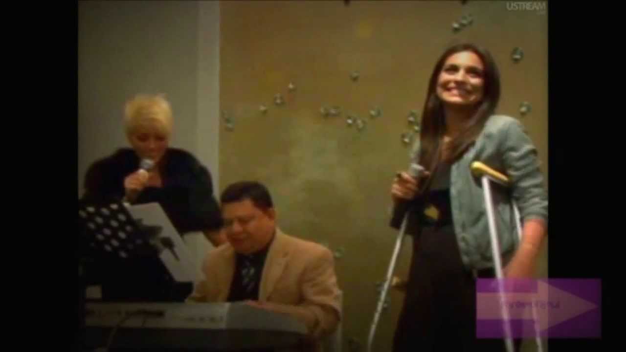 Ana Brenda Contreras Cantando con Yuri