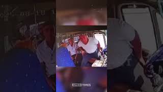 Minibüste Kapkaç Araç Kırmızı Işıkta Durunca Paraları Alıp Kaçtı