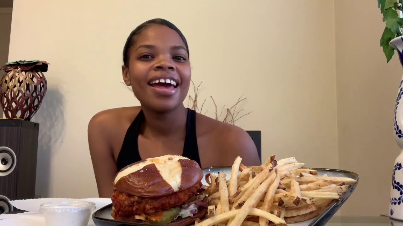 Vegan 🌱 Buffalo “Chickun” Sandwich Mukbang!!!