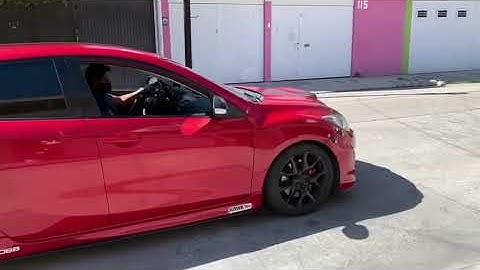 Mazdaspeed 3 con Axle back borla stype, downpipe y big turbo.