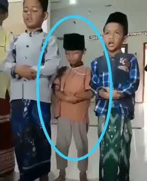 Ngakak liat nya😂😂 story wa lucu lagi praktek sholat
