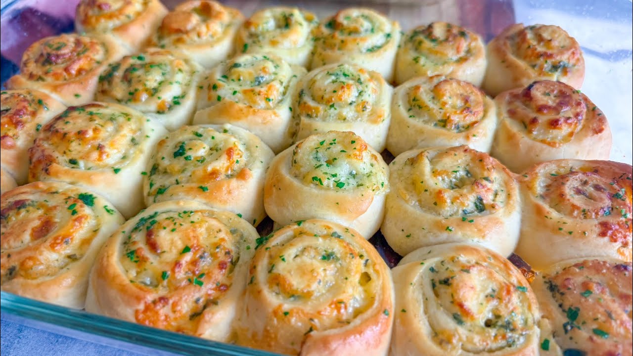 Cheesy Garlic Roll Bites | Soft Pull-Apart Garlic Bread Rolls