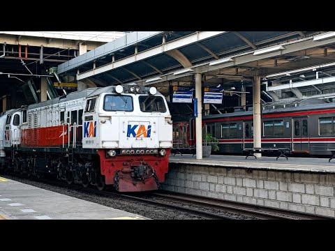 2K || KOMPILASI KERETA API JARAK JAUH DAN KRL COMMUTER LINE || DI STASIUN JATINEGARA