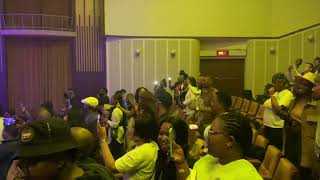 Download Lagu Bongeziwe Mabandla - Isiphelo live at the Amaxesha tour, Guild Theatre, East London MP3