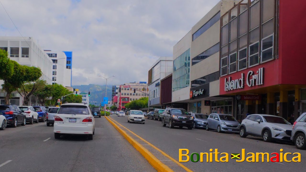 Driving Up Knutsford Blvd