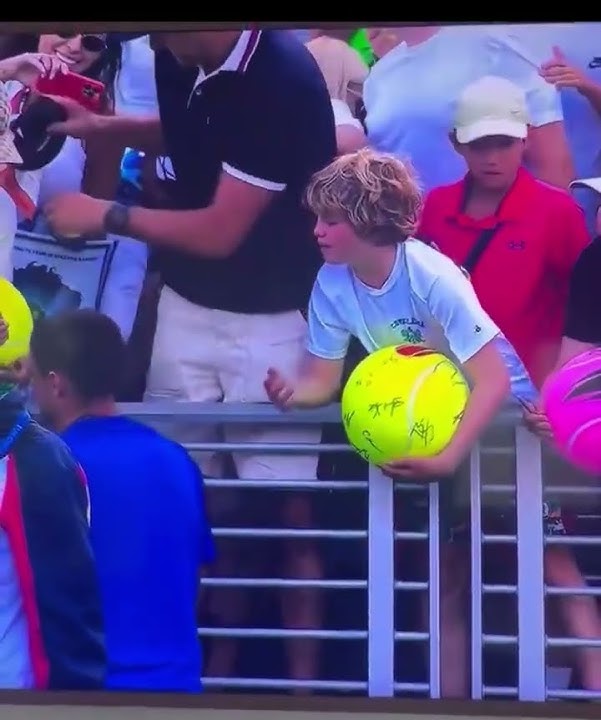 Guy at US Open steals kids hat given to him by Kamil Majchrzak.. what a POS!!!! #usopen  #viral